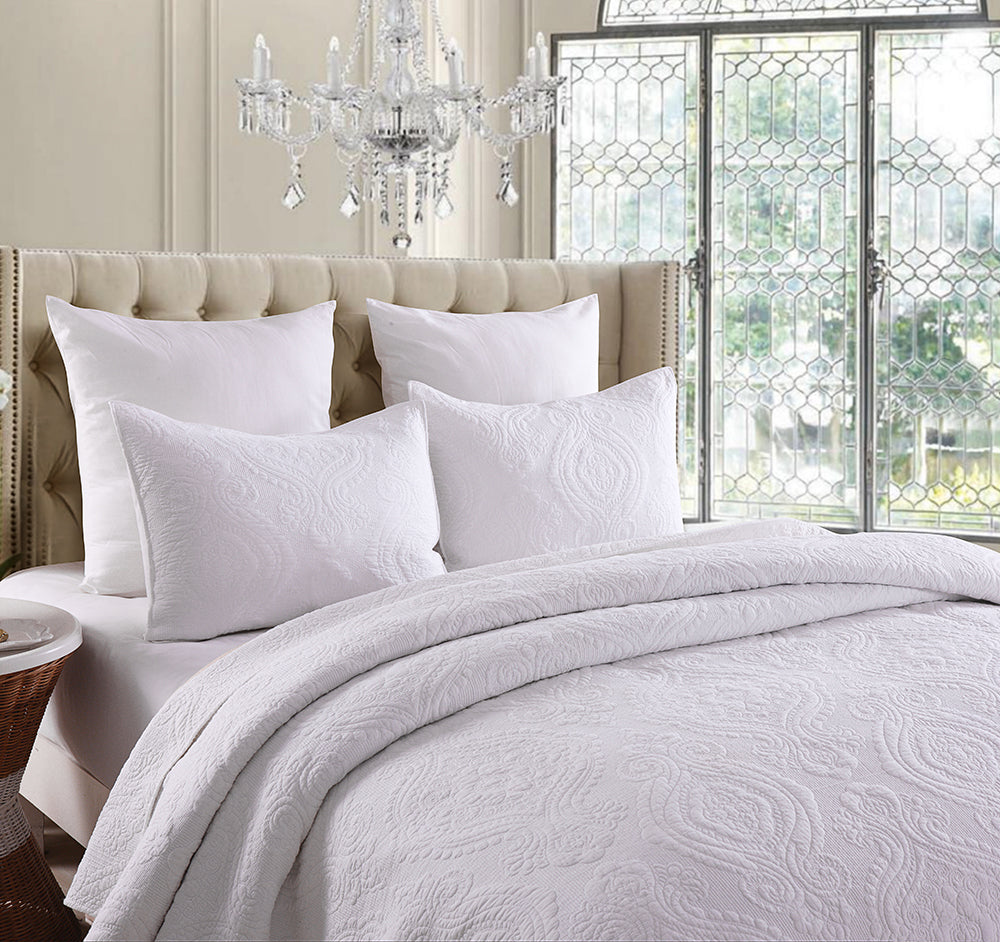 5 Stylish Ways To Dress Up Your Bed With A Coverlet Coverlet Heaven