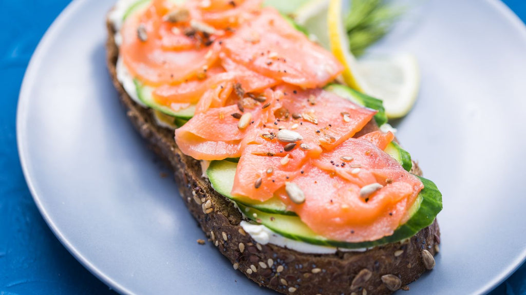 Sandwich au saumon fumé et concombre