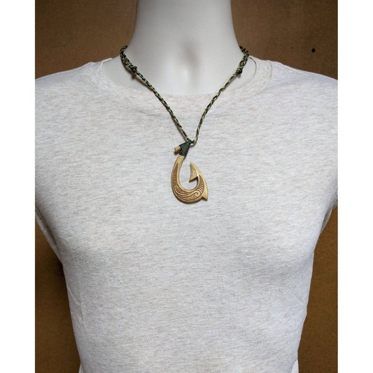 Earthbound Pacific Hawaiian Fish Hook Necklace Bone (Makau) Whale Tail  Pendant Necklace