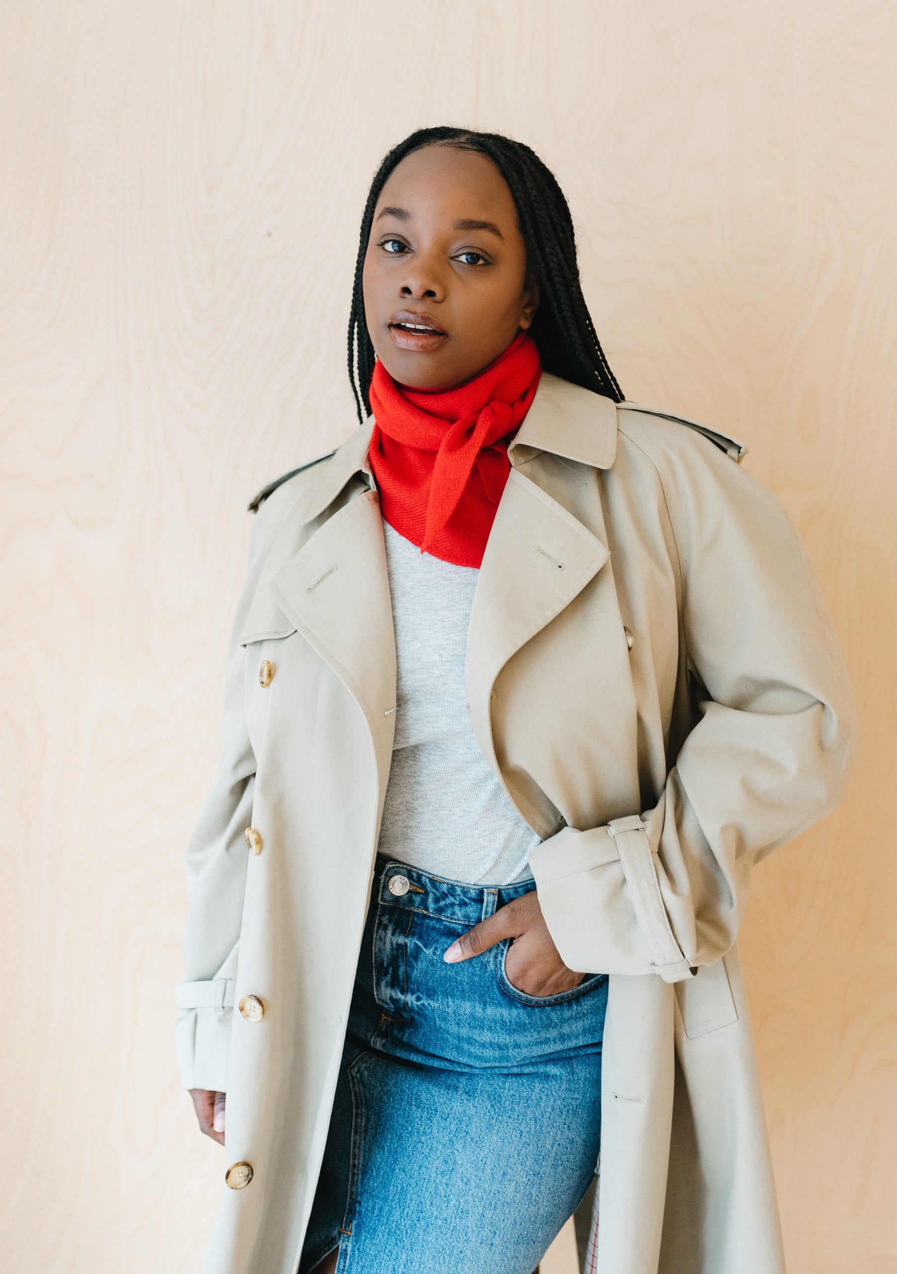 Model wearing cashmere scarf in oatmeal melange