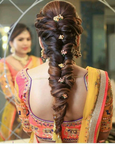 Hair style Goals 💃🏻👰💕 Engagement look | Saree hairstyles, Hair style on  saree, Traditional hairstyle