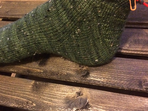Menda City Nøjagtig Berigelse The Tweedest Little Leafy Socks featuring a Fleegle Heel – Biscotte Yarns
