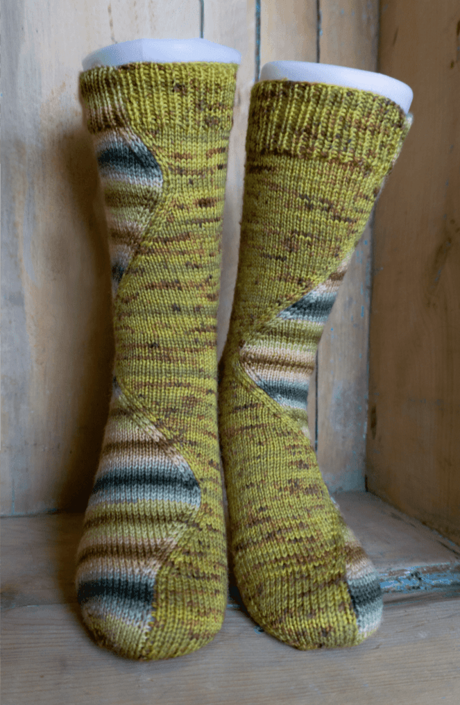 A Touch of Lace Socks  Knitting pattern – Biscotte Yarns