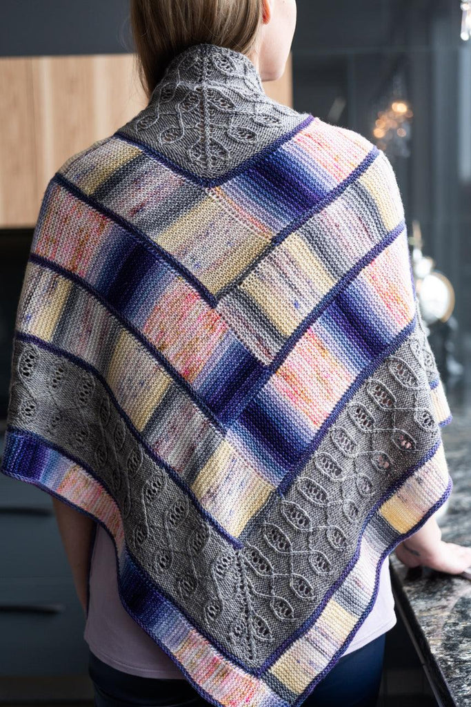 Biscotte's Shawl Knitting Game - A shawl that is played with dice!