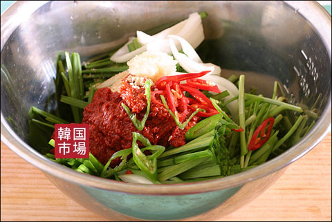 韓国市場 人気の韓国レシピ ニラキムチ