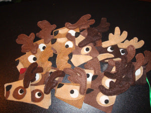 felt reindeer ornament assembly