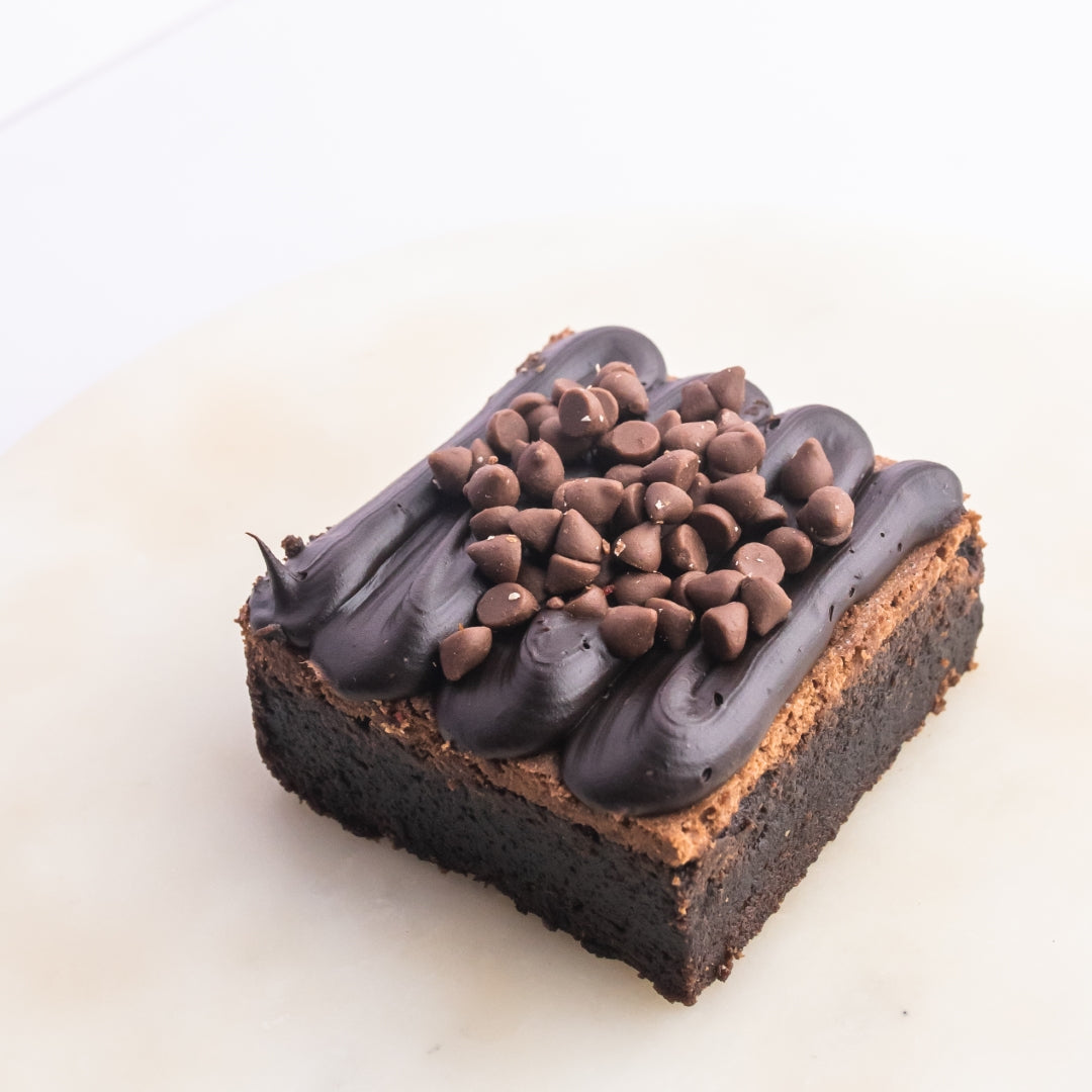 La Folie India - Meet our Swiss Truffle: A Dark Chocolate Cake with 66%  Swiss Chocolate Mousse, Dark Chocolate Truffles, Chocolate Chip Cookies And  Vanilla Creme Chantilly😍 . . . Available as