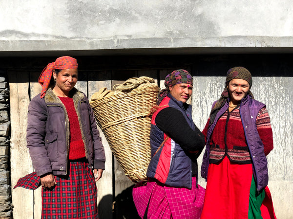 Women in Gadagushaini with basket full of Pullas