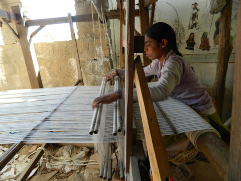 Weaver Weaving organic Kala Cotton fabric 