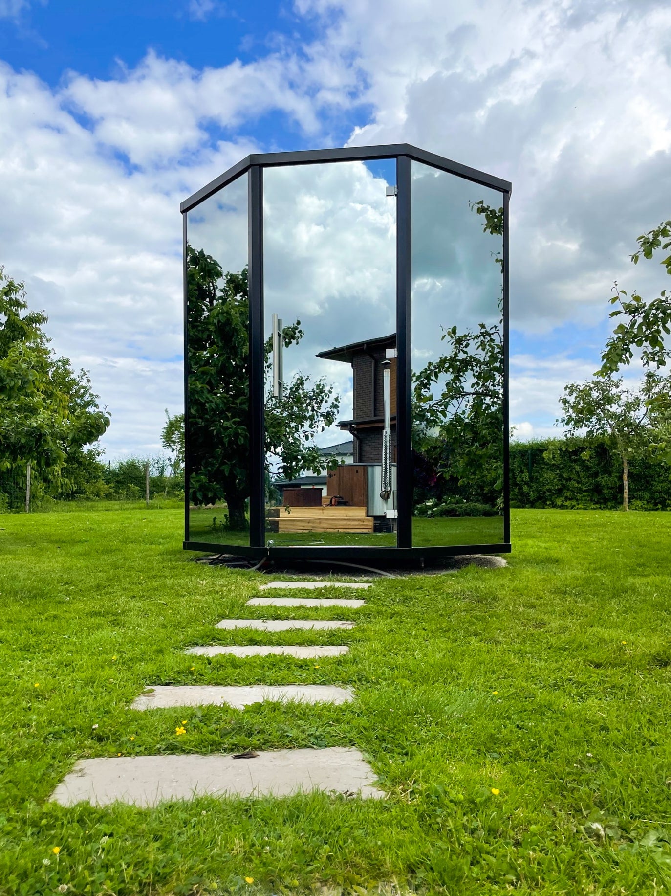 Haljas Hele Glass Single Luxury 7-Person Sauna House - Nordica Sauna