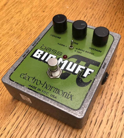 Big muff bass pedal Difference Between Guitar And Bass Effects article