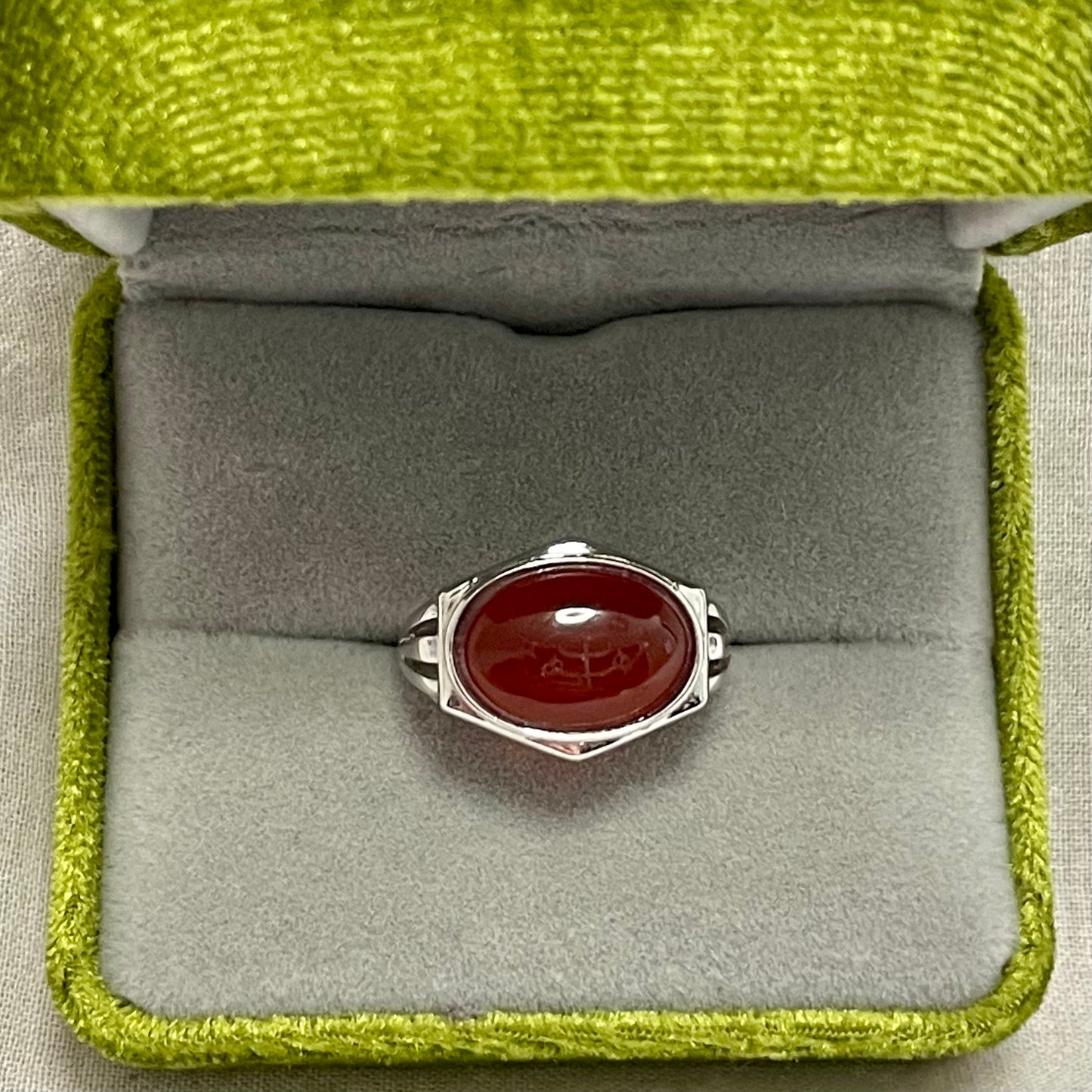 Constancy - Bahá’í ring with ringstone symbol