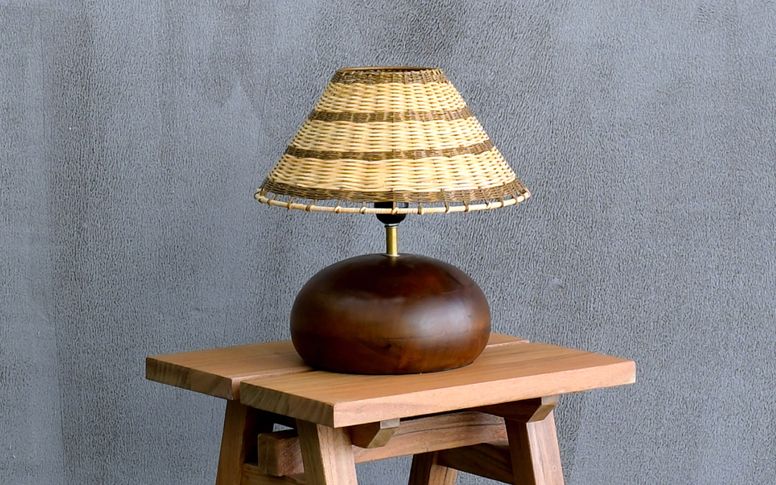 table lamp on the side table in living room decor
