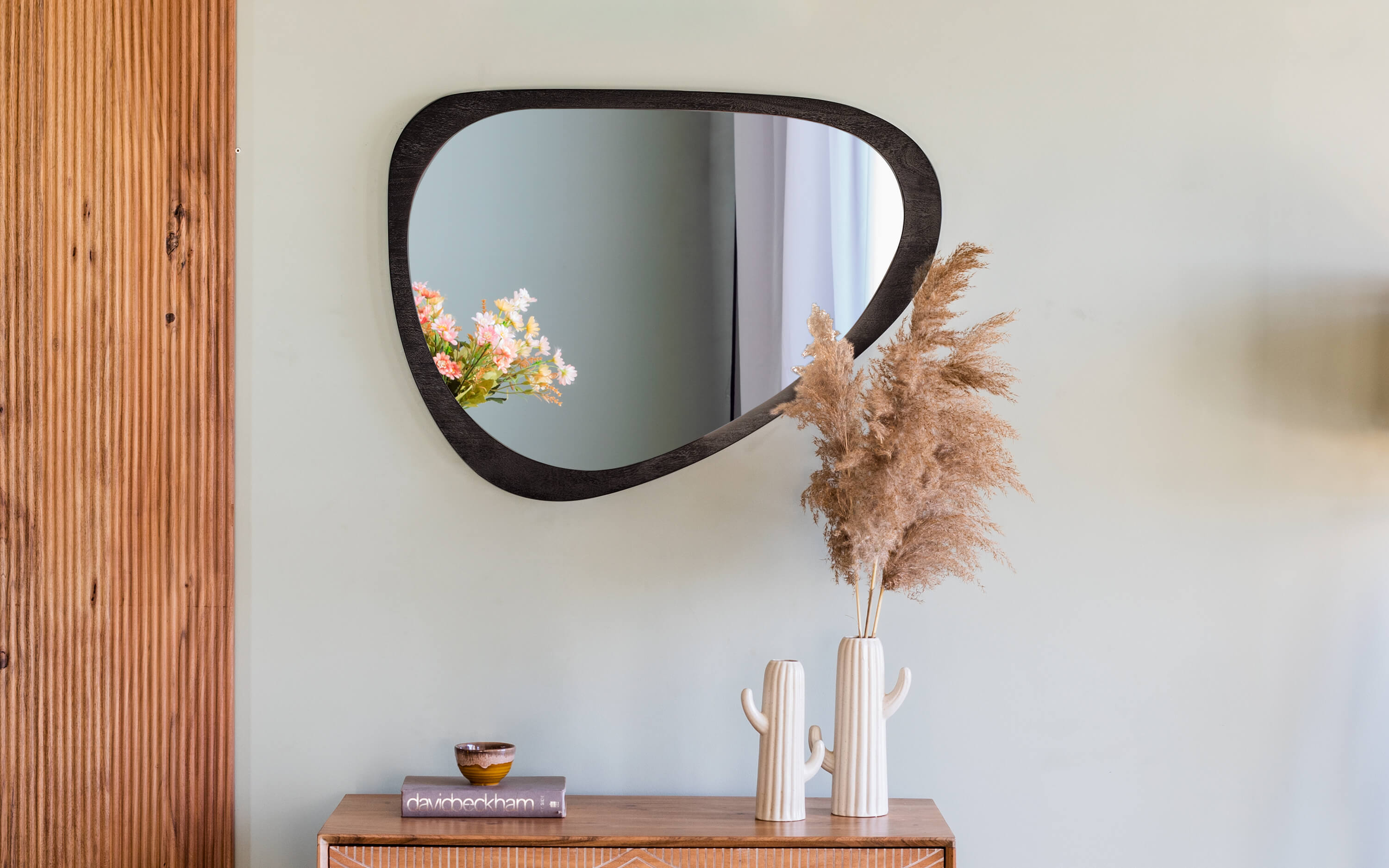 Kao Wall Hanging Stylish Mirror. Mirror for modern home