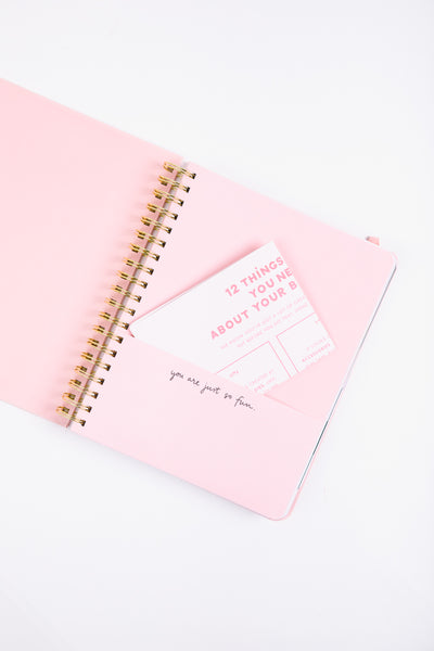 an agenda with a pocket for all your loose papers