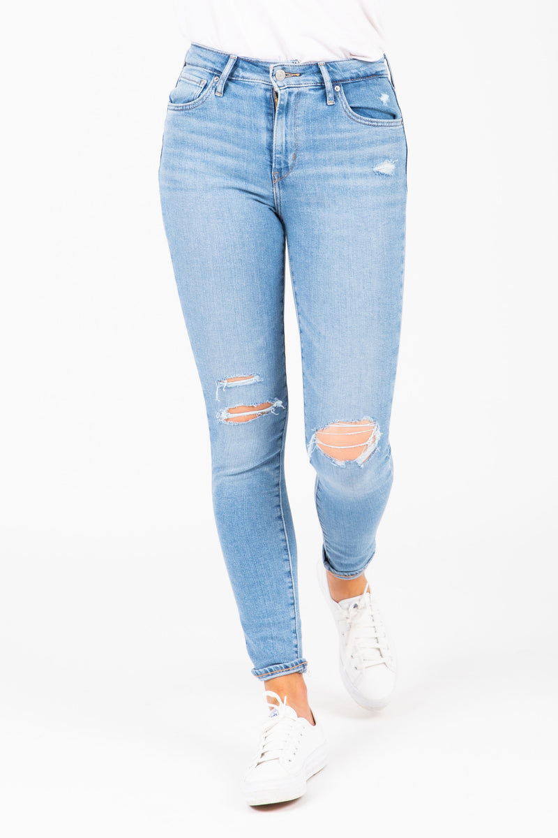 high waisted light wash levi jeans