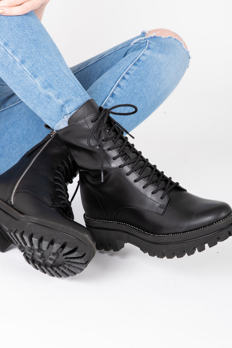 Dolce Vita: Prym Boots in Black Leather 