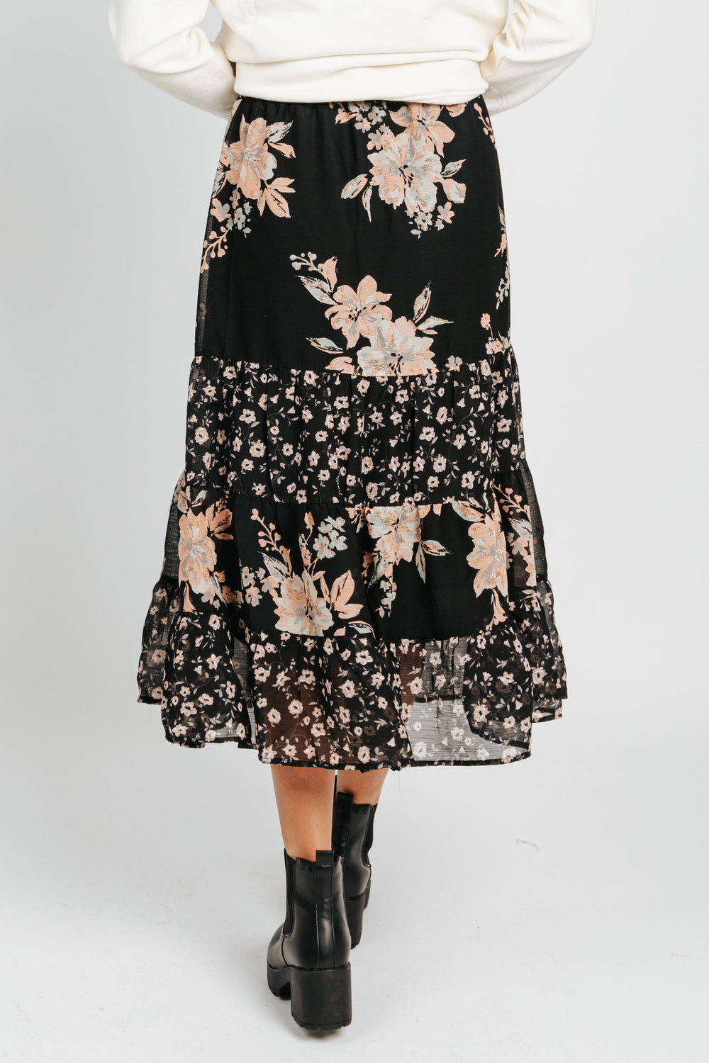 82％以上節約 Herlipto Embroidered Velour Tiered Skirt