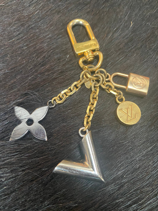 LV Fleur de Monogram bag charm – Grazzie's Luxe CollectioNz