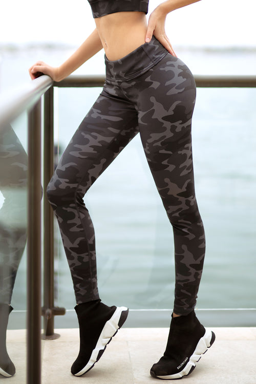 Plus Size Dark Camo Print Leggings