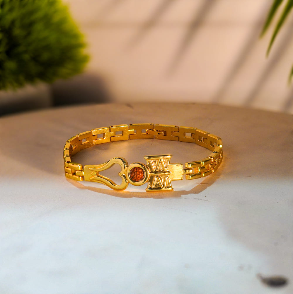 Buy online Gold Metal Bangle Bracelet from fashion jewellery for Women by  Karatcart for ₹349 at 70% off | 2024 Limeroad.com