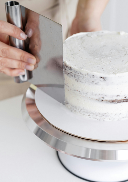 using a turntable to crumb coat your cake