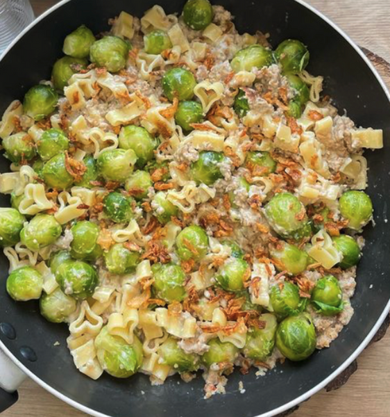 Rosenkohl Pasta mit cremiger sauce