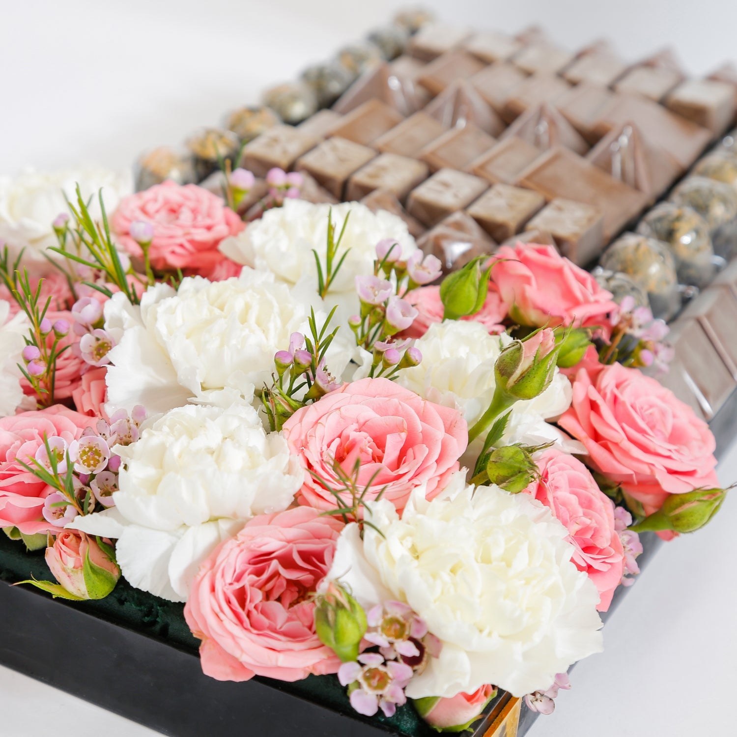 Best Treat Chocolates & Flowers Gift Tray