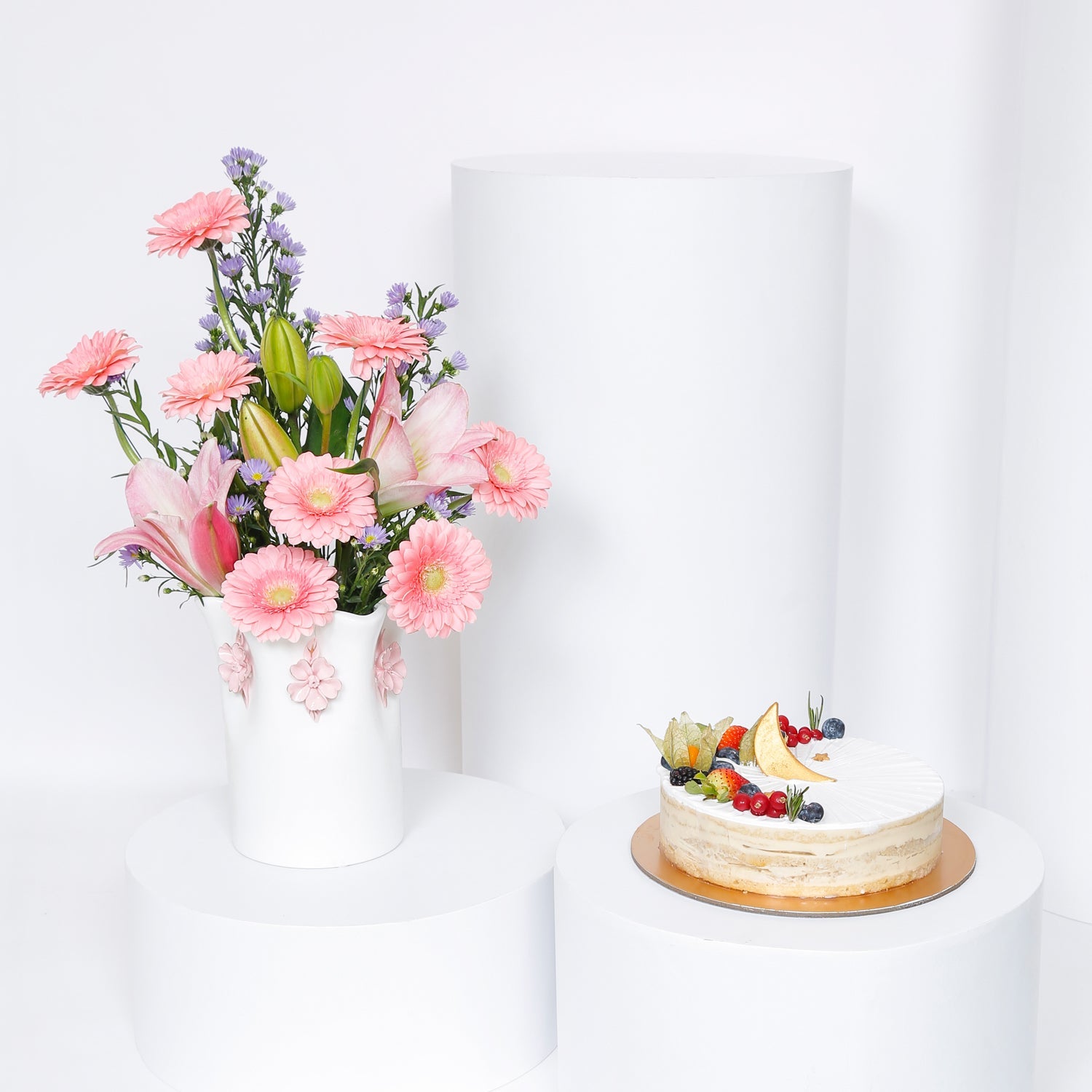 Pink Flowers Arrangements with Honey Cake