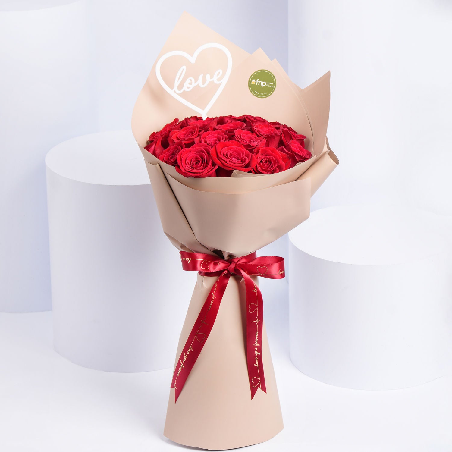 باقة 20 وردة جوري أحمر في غلاف بيج فاخر - هدية أنيقة