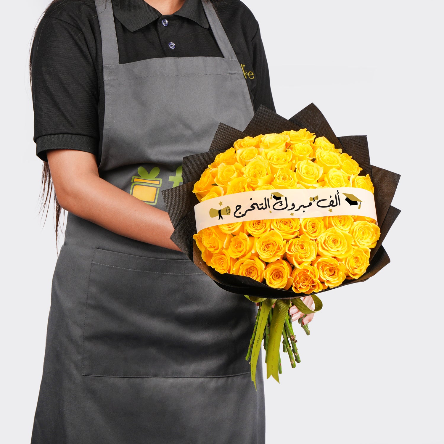 هدية مبروك التخرج ورد باقة 35 وردة صفراء في غلاف أسود
