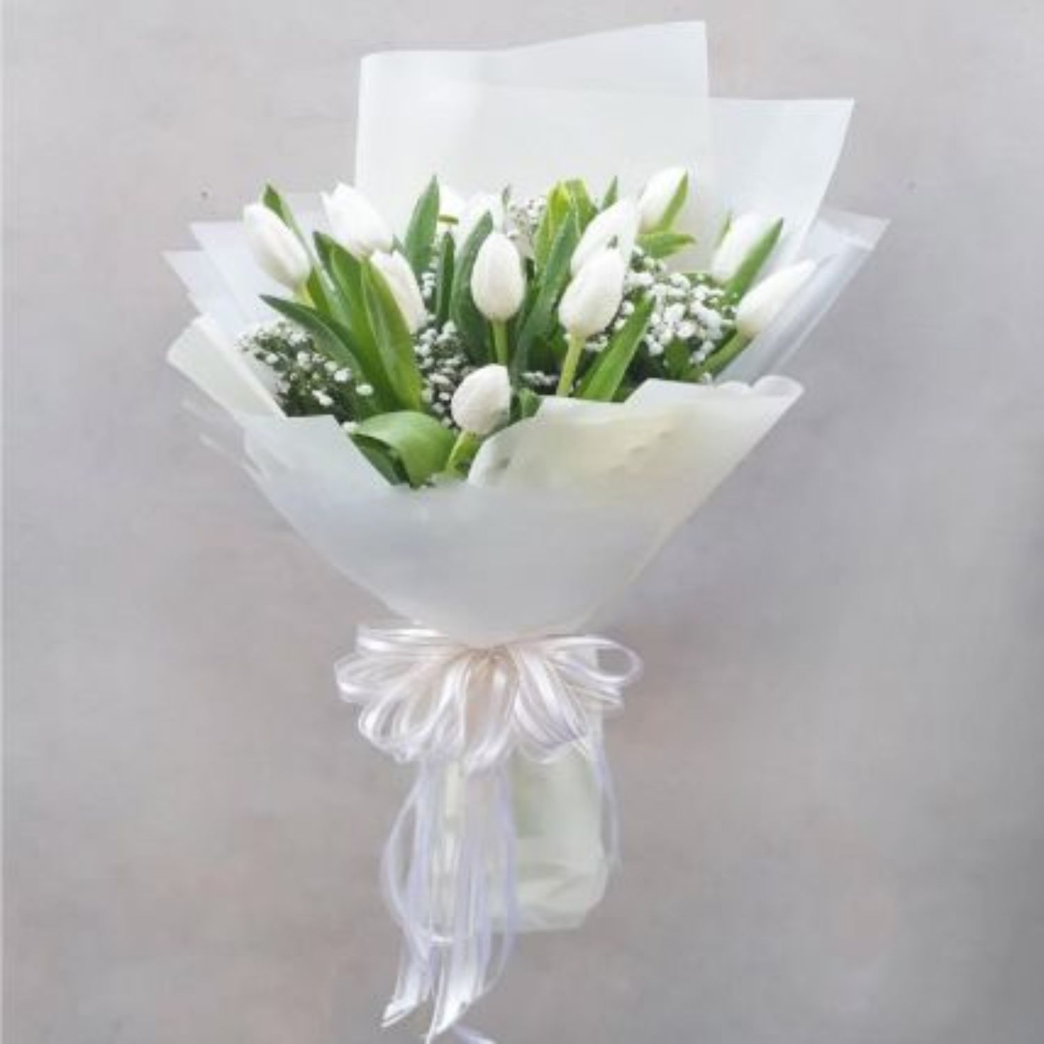 12 White Tulip Bouquet
