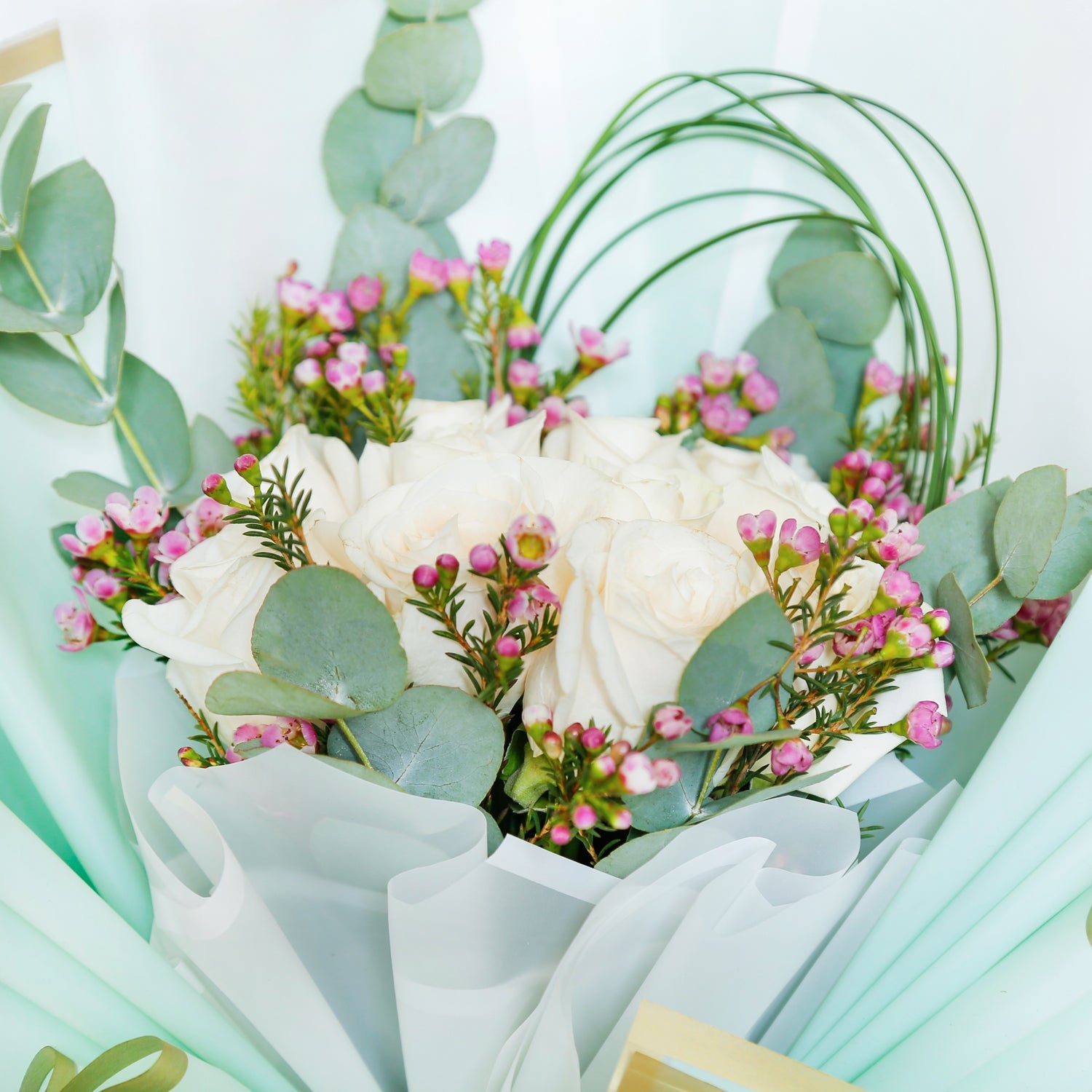 15 White Roses Hand Bouquet