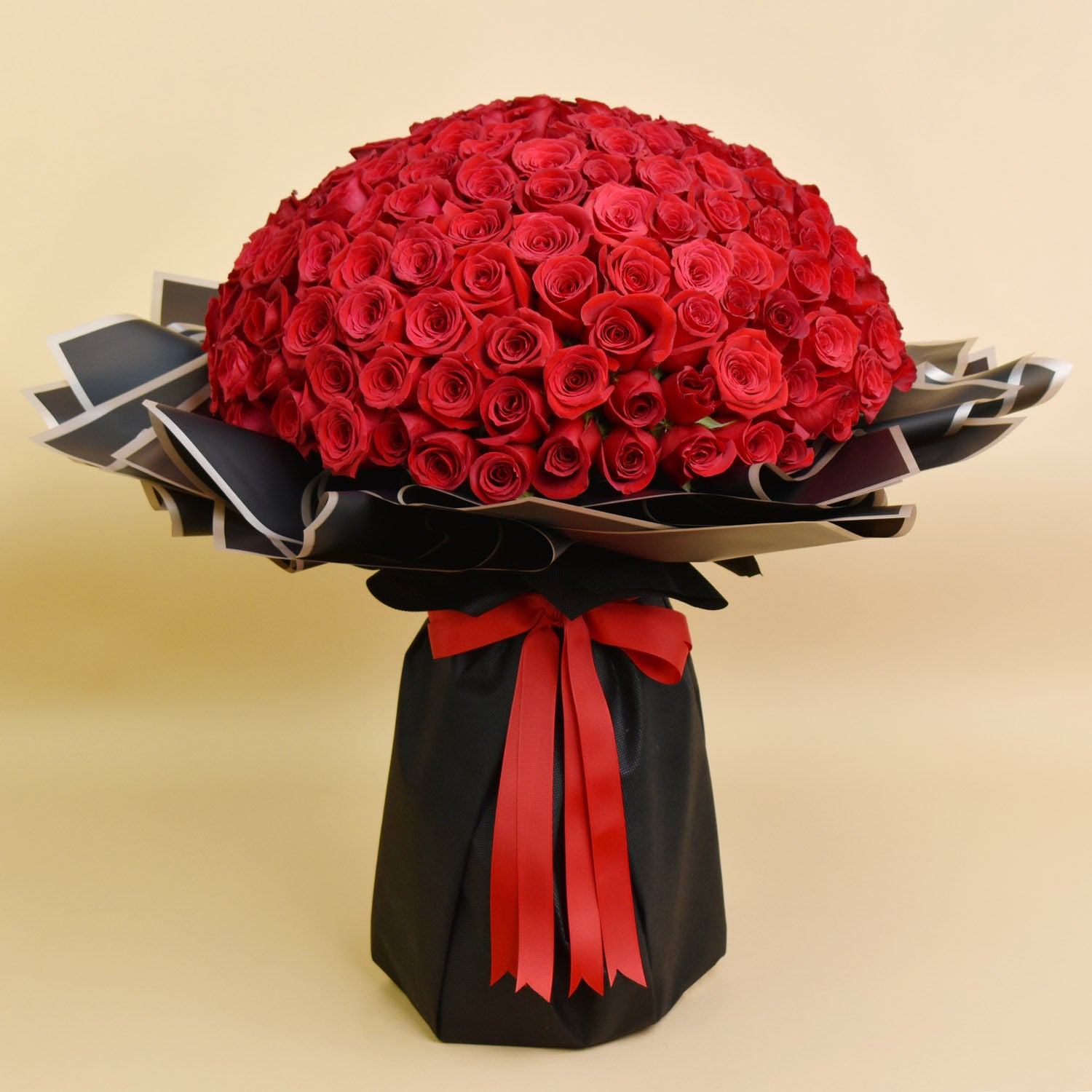 200 Valentine Roses Bouquet