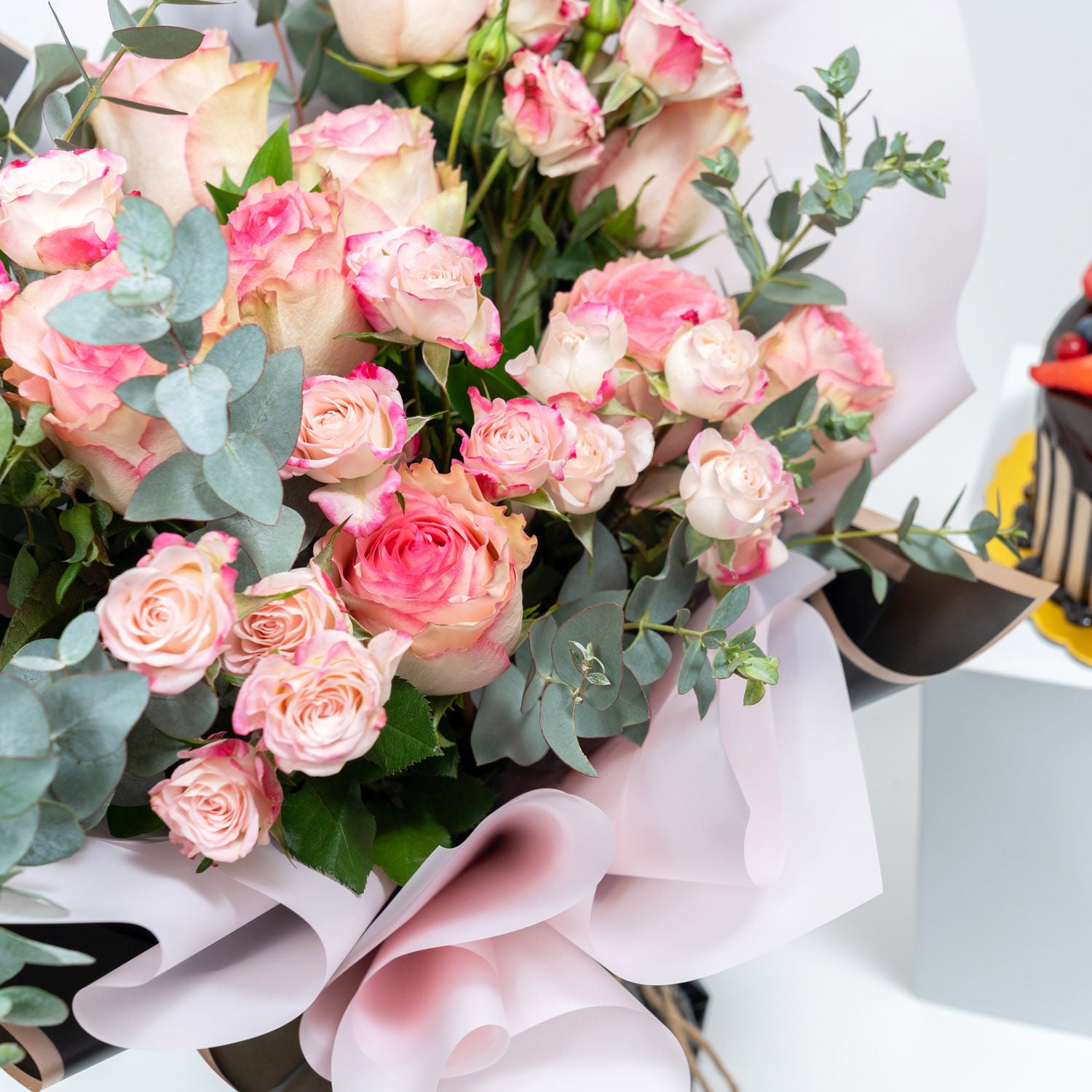 Beautiful Flower Bouquet with Choco Berry Cake