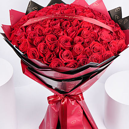 بوكيه 100 وردة جوري حمراء في غلاف لونين - هدية حب