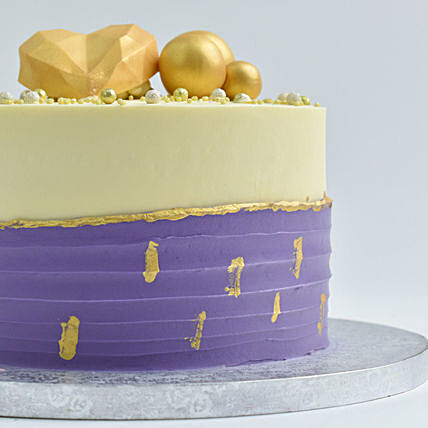 A Golden Heart Treasure Cake