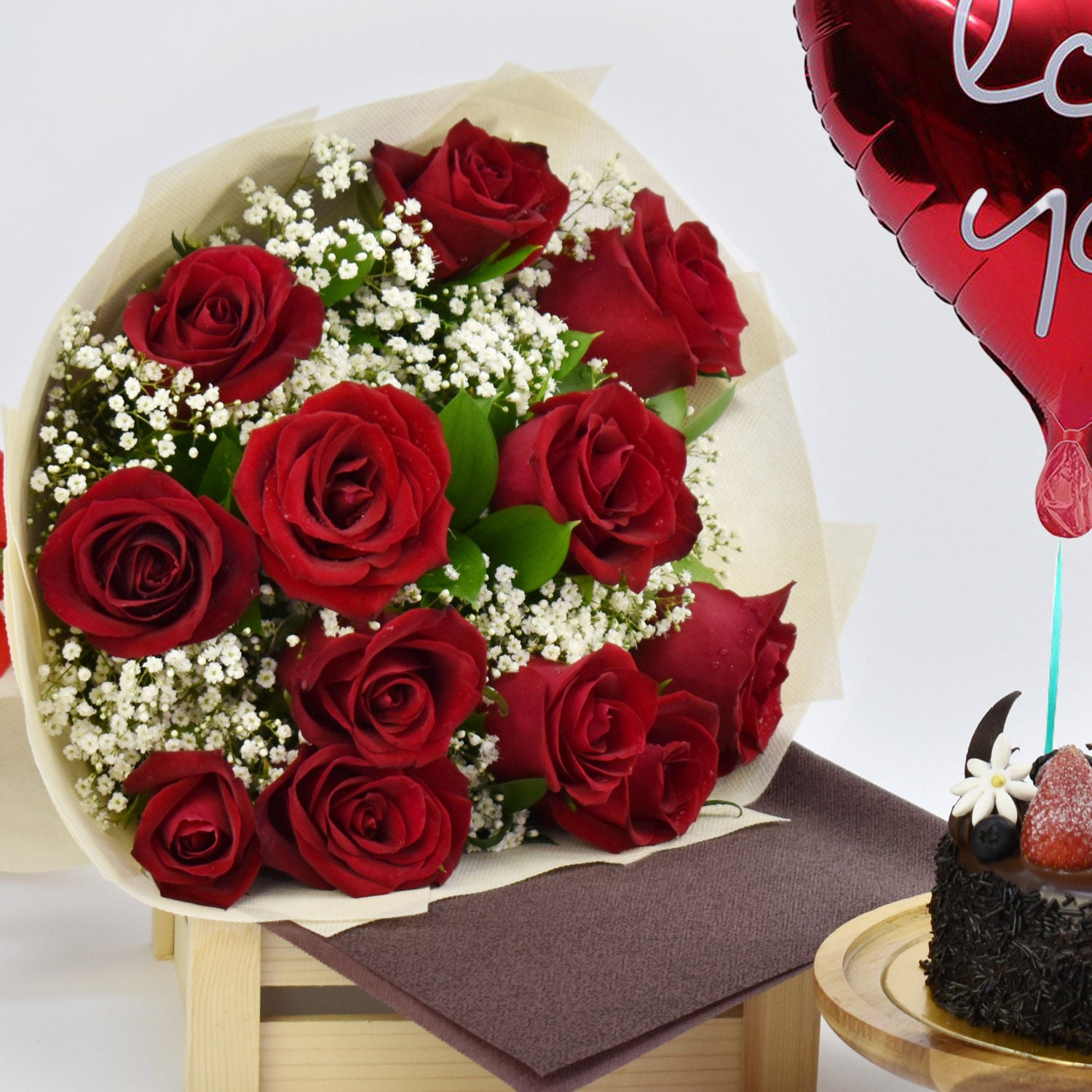 Red Roses & Fudge Cake Love