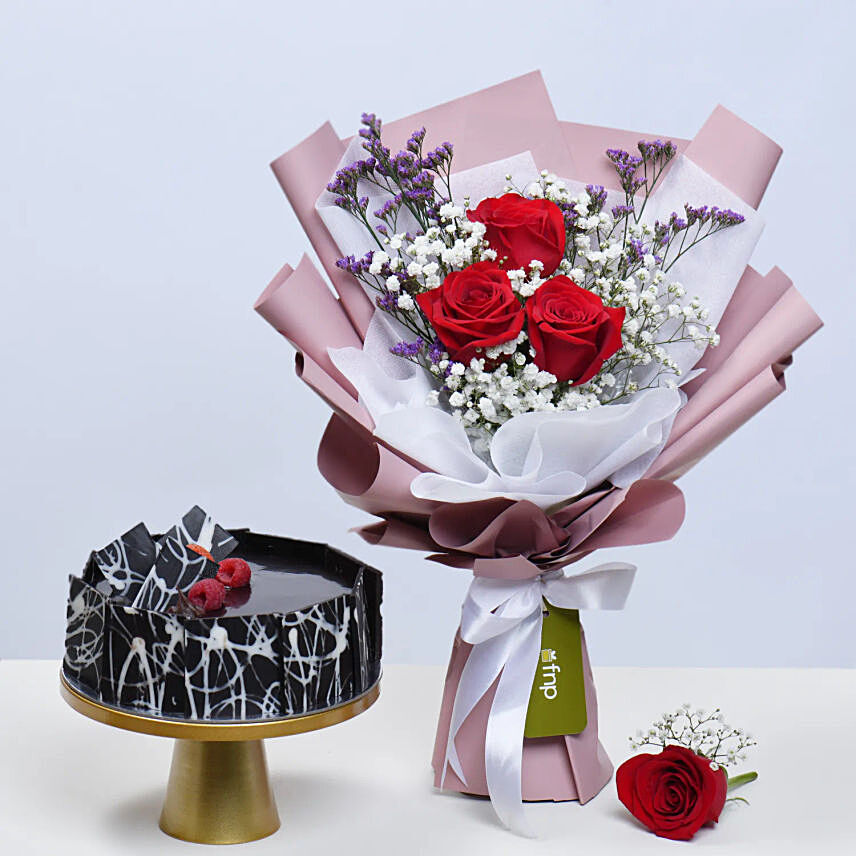 Red Roses & Fudge Cake