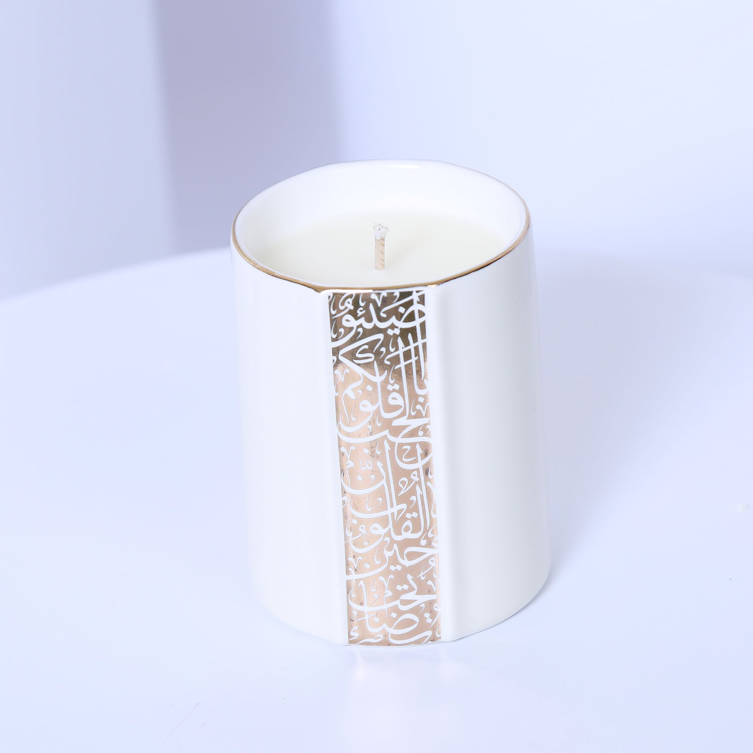 أوتانتيك - شمعة خشب الورد محفورة بالخط العربي