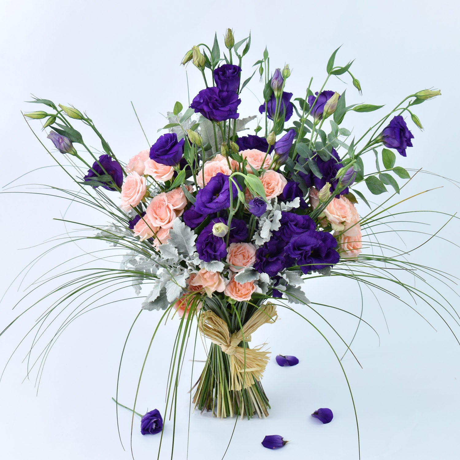 Roses and Lisianthus Posy