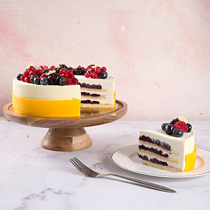 Yummy Vanilla Berry Delight Cake