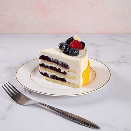 Yummy Vanilla Berry Delight Cake