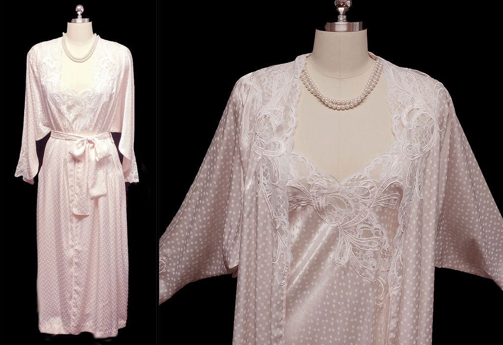 *VINTAGE NATORI SATINY PEIGNOIR & NIGHTGOWN ADORNED WITH DOTS, LACE ...