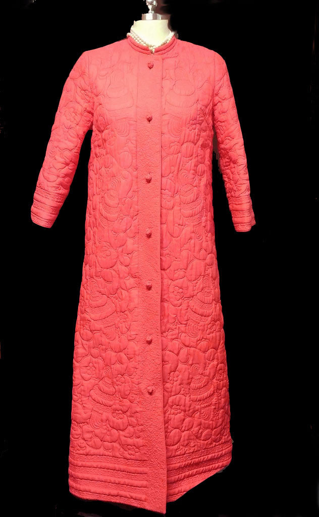 *VINTAGE MADE IN HONG KONG QUILTED ROBE ADORNED WITH BLOSSOMS & SWIRLS ...