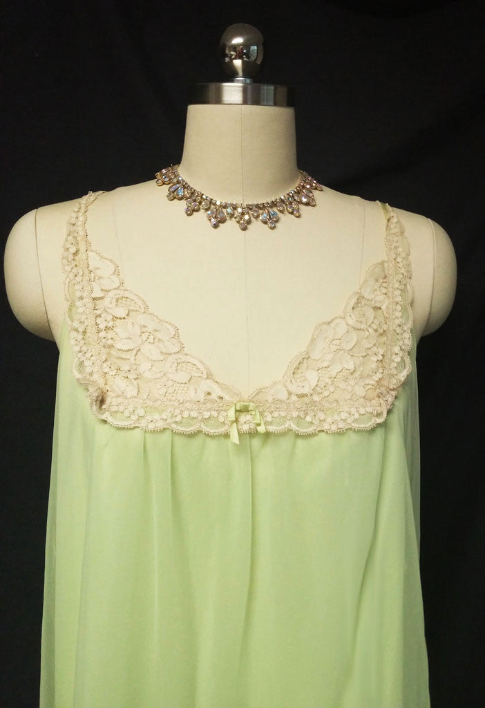 *VINTAGE VANITY FAIR DOUBLE NYLON PEIGNOIR & NIGHTGOWN SET WITH ECRU L ...