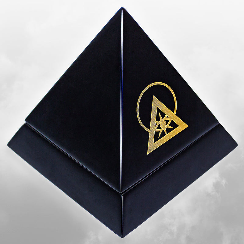 Les Illuminatis ont ouvert un site internet et ont fait une vidéo!! Illuminati-elite-trifecta-photos-square-2_800x