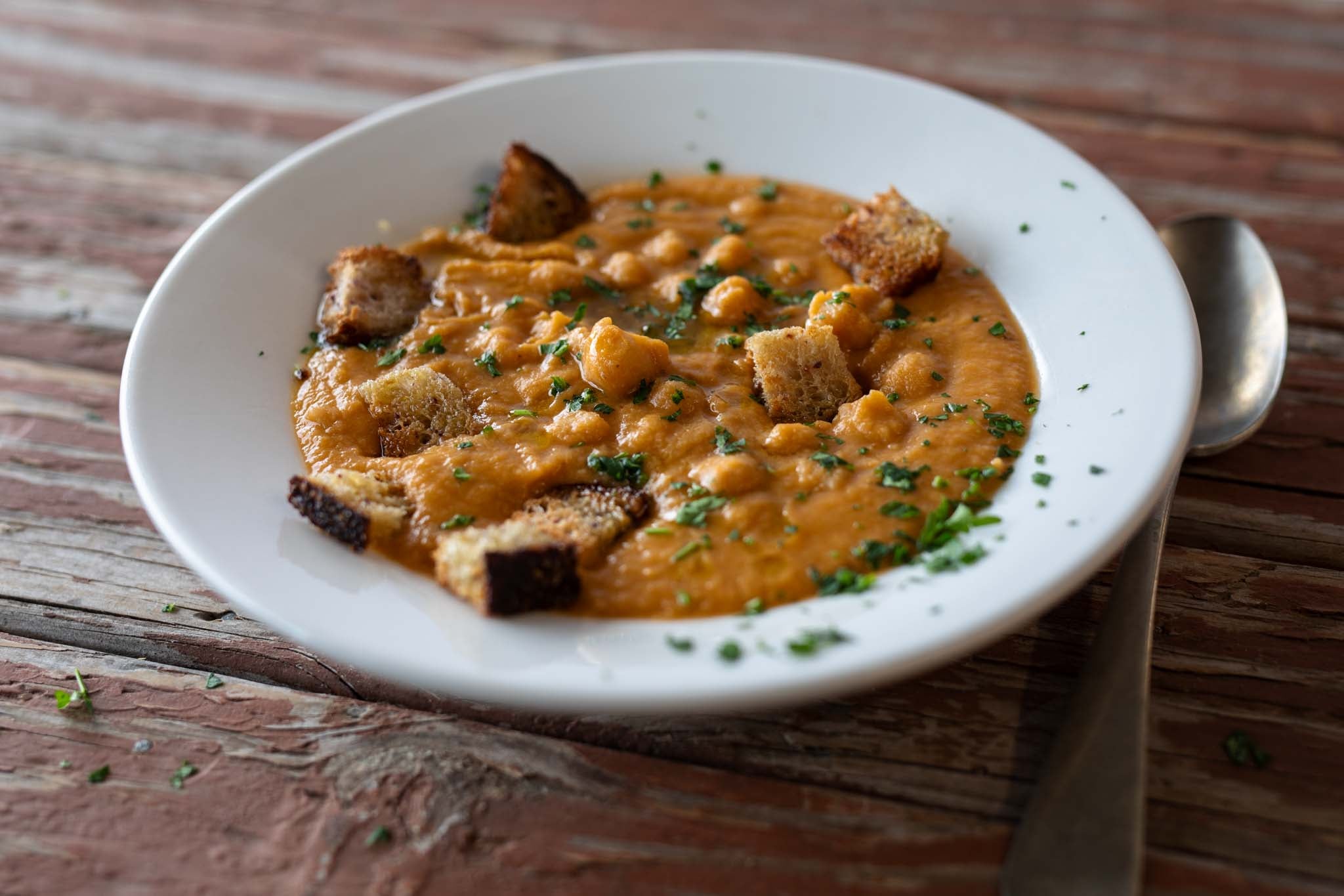 Sopa de Garbanzo with croutons and parsley