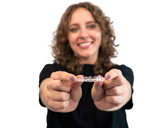 Differences between Invisalign and Clear Braces - Invisalign McAllen