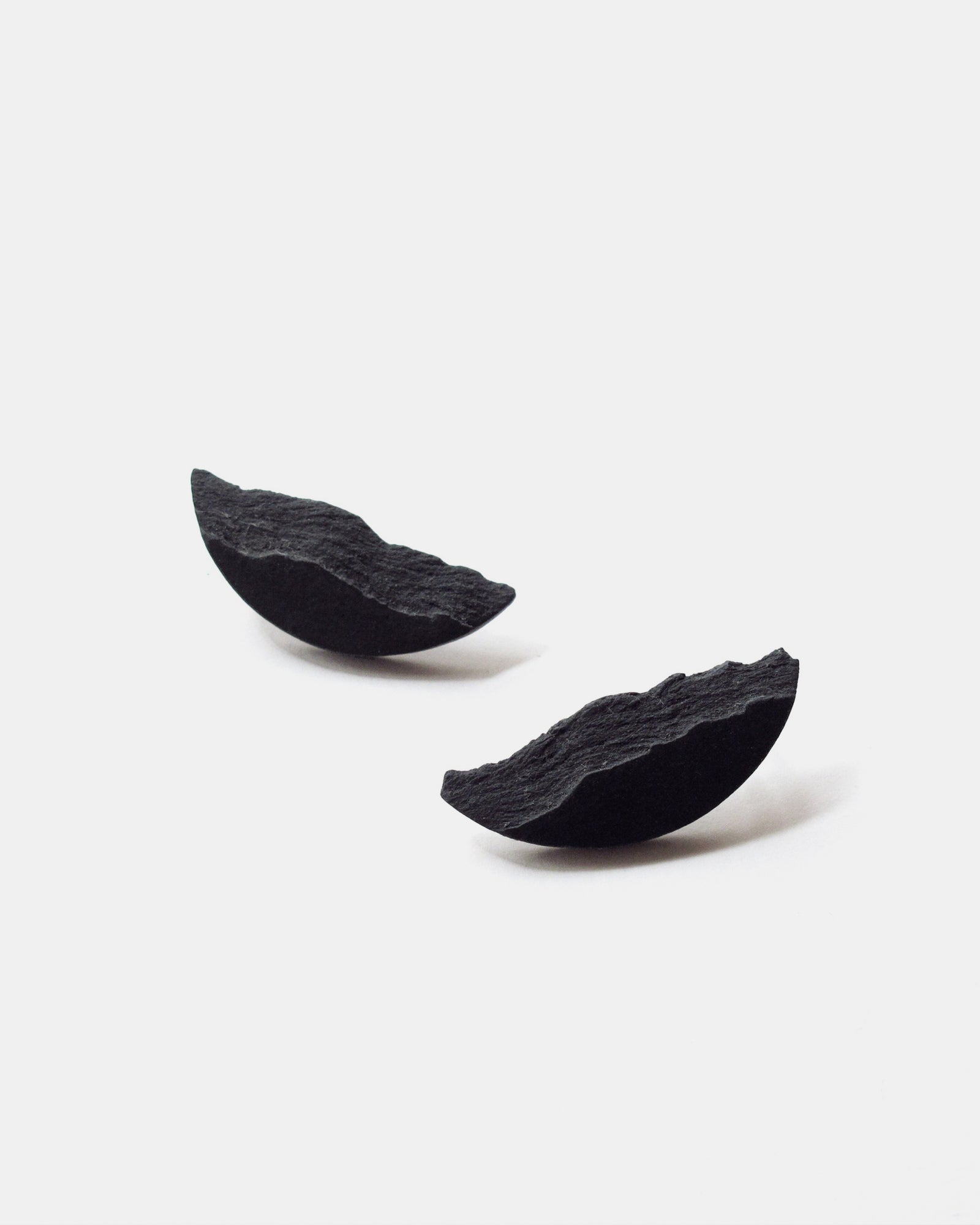 DSNU Medium Curve Earrings, Black